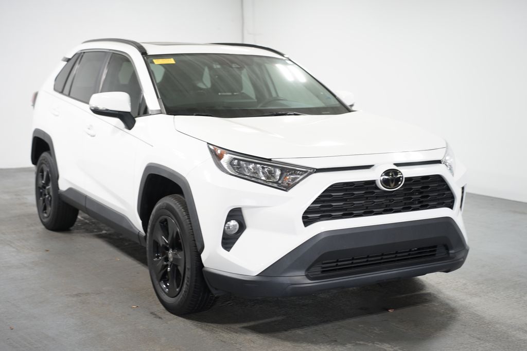 2021 Toyota RAV4 XLE 3