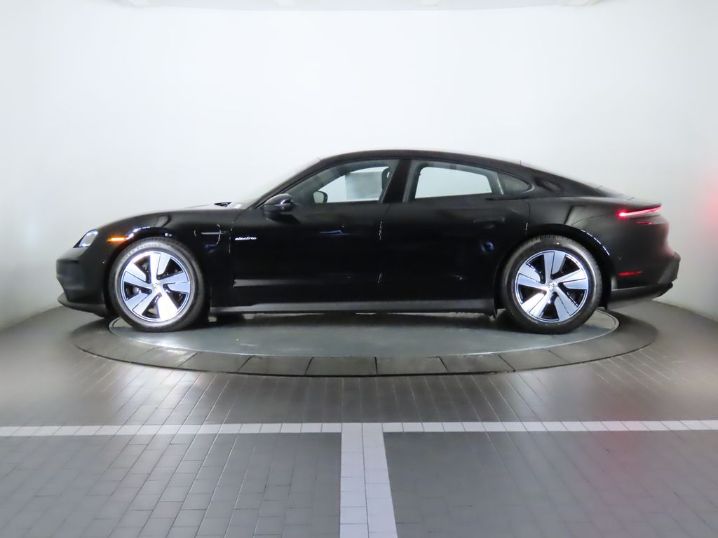 Thumbnail: 2026 Porsche Taycan - 2