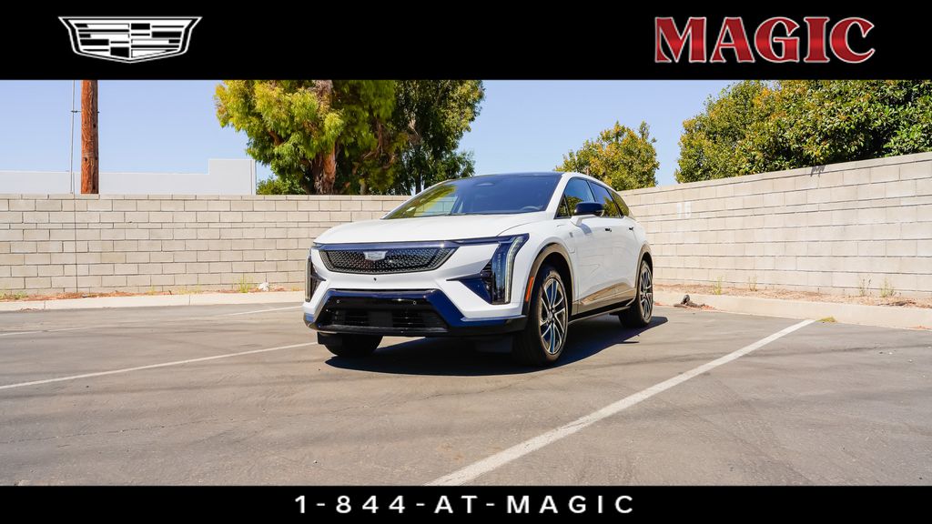 Vibrant White Tricoat 2027 Cadillac OPTIQ SUV / Crossover Rear-Wheel Drive 1-Speed Automatic