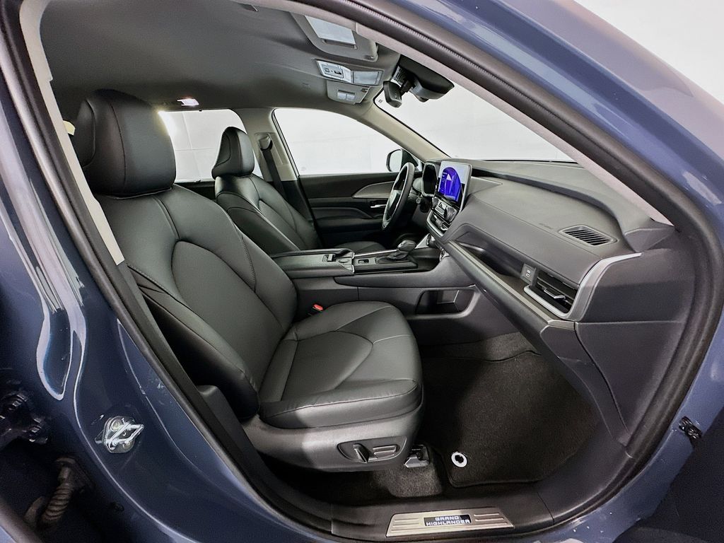 Thumbnail: 2025 Toyota Grand Highlander - 28