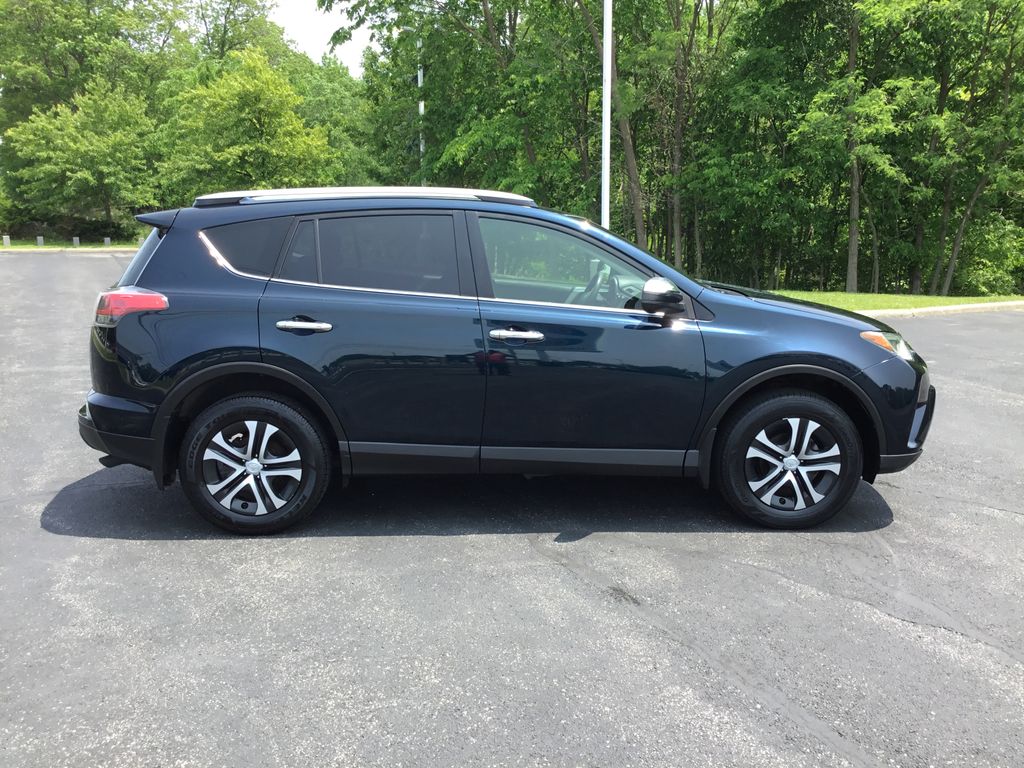 2018 Toyota RAV4 LE 6