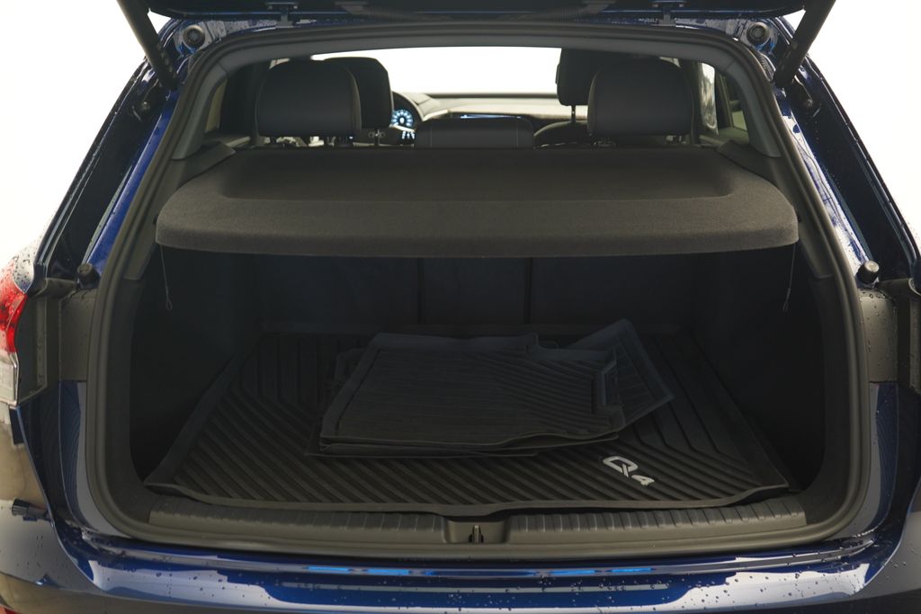 Thumbnail: 2023 Audi Q4 e-tron - 12