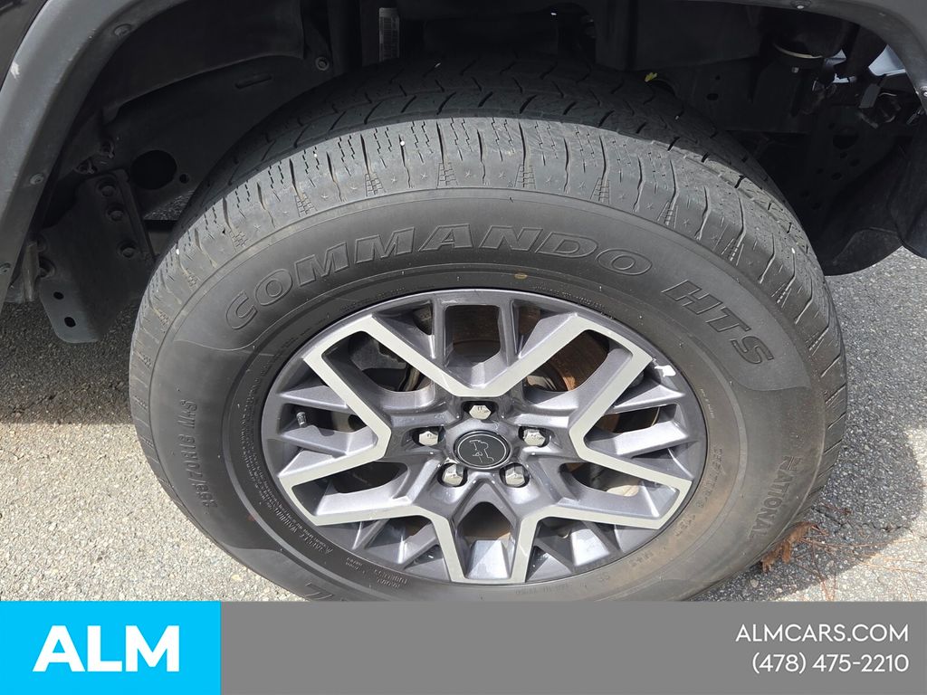 Used 2025 Black Jeep Sahara image 19