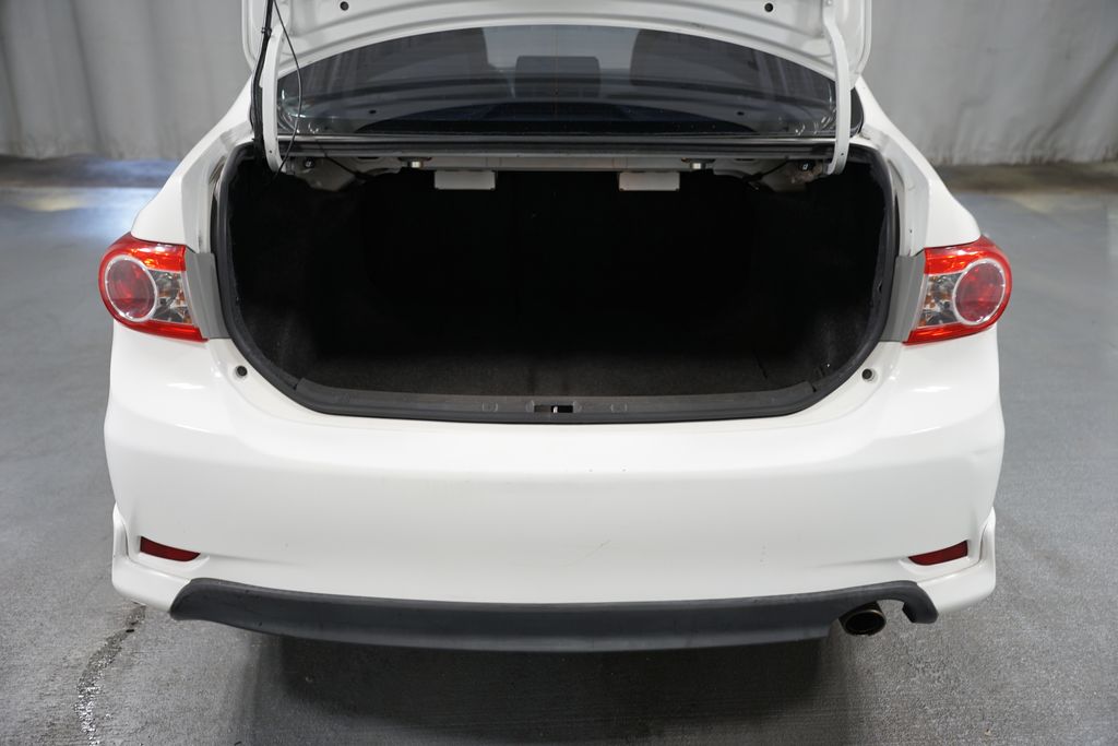 2012 Toyota Corolla LE 28