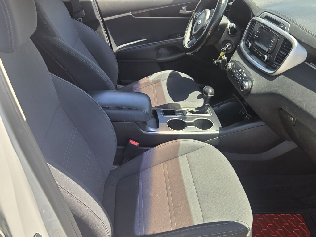 2017 Kia Sorento - $9,039