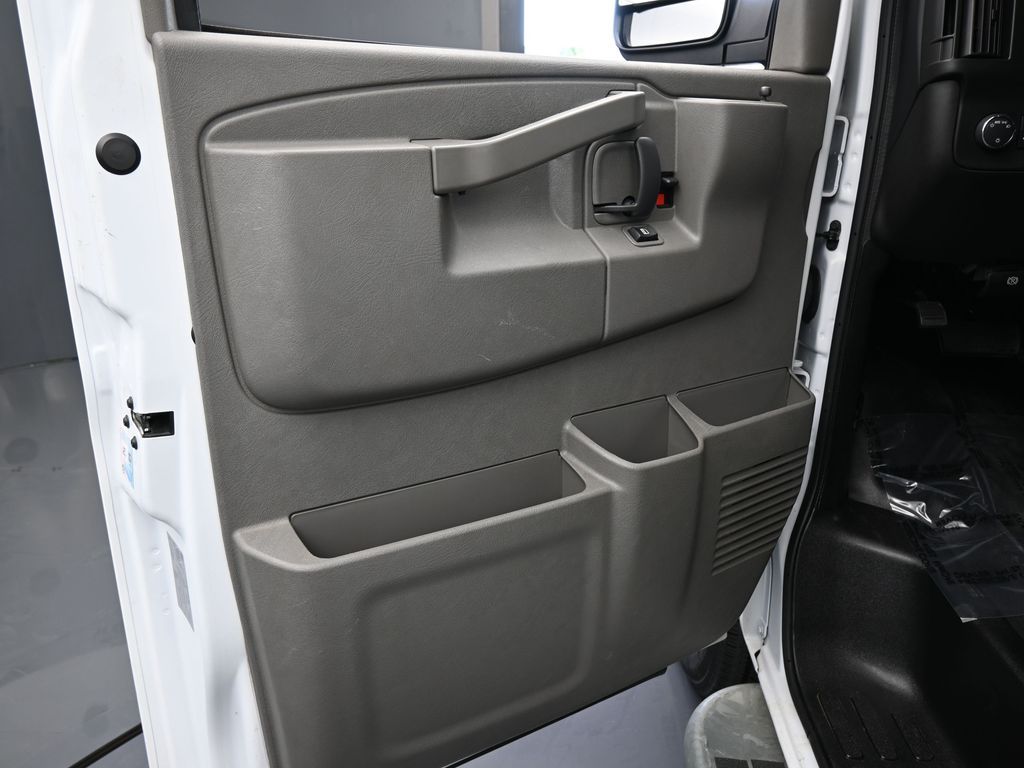 Used 2024 Summit White Chevrolet Work Van image 16