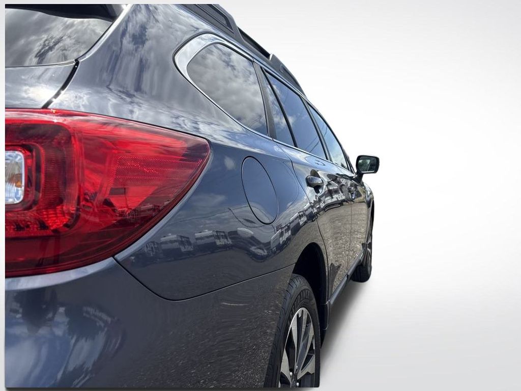 2017 Carbide Gray Metallic Subaru Outback 3.6R AWD SUV
