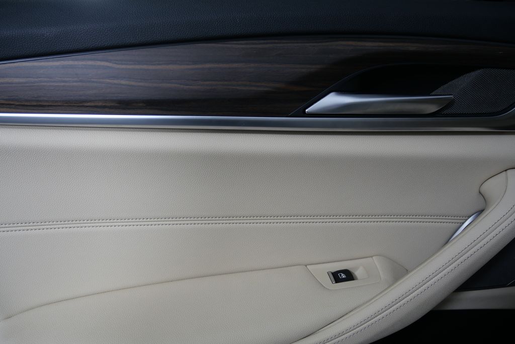 2021 BMW 5 Series 530i 13