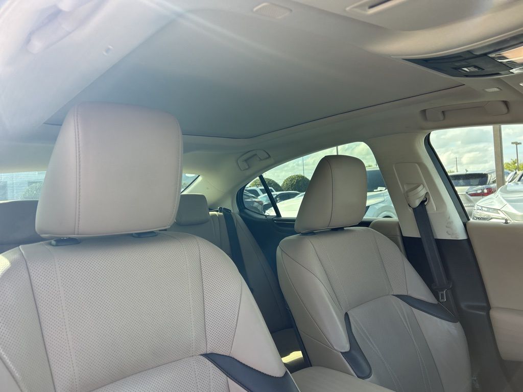 Thumbnail: 2019 Lexus ES - 11