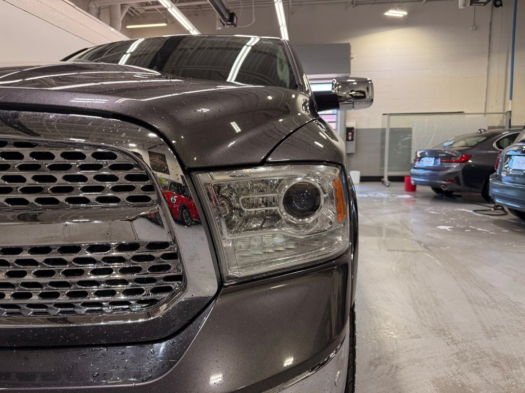 2015 RAM 1500 Laramie 9