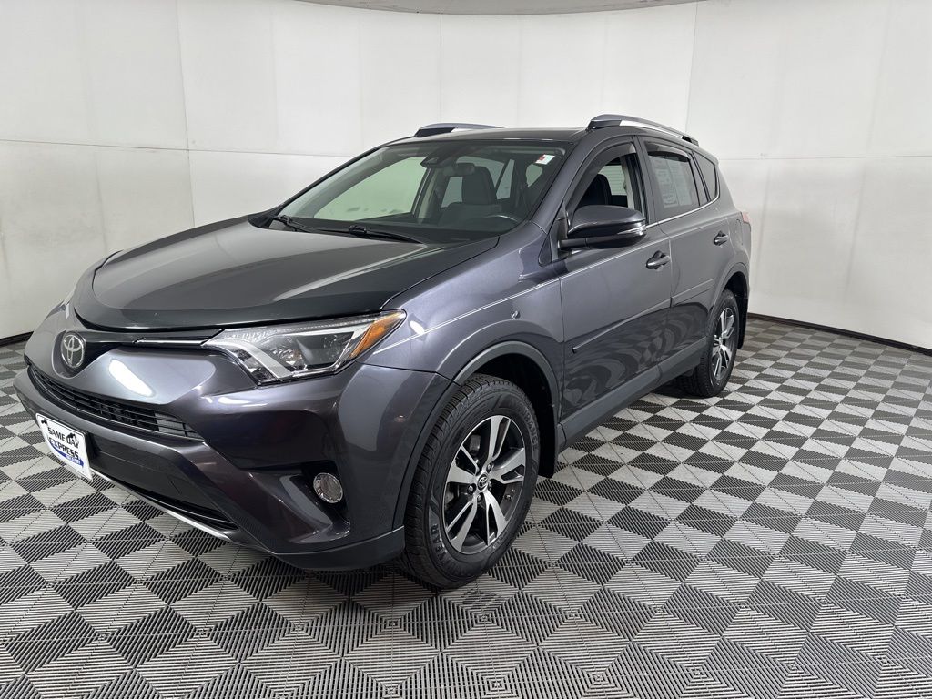 Used 2018 Gray Toyota XLE image 21