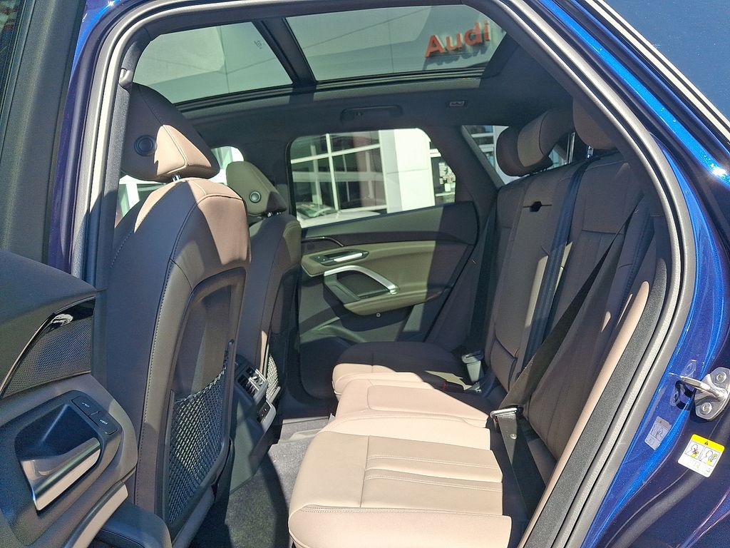 Thumbnail: 2025 Audi Q5 - 7