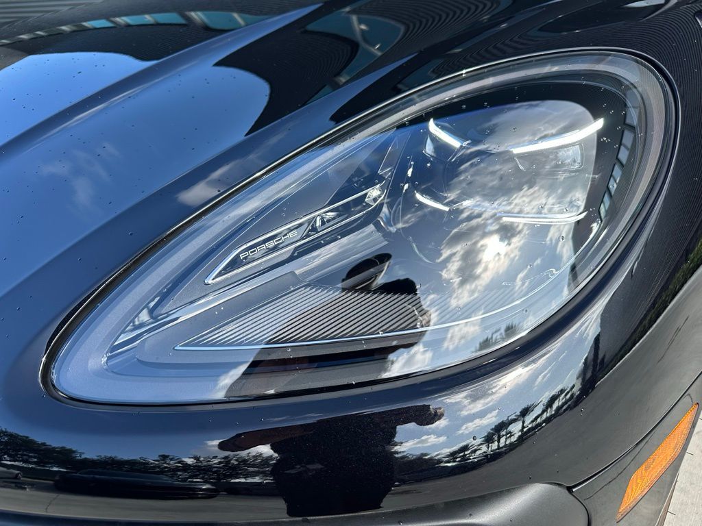 2025 Porsche Macan  12