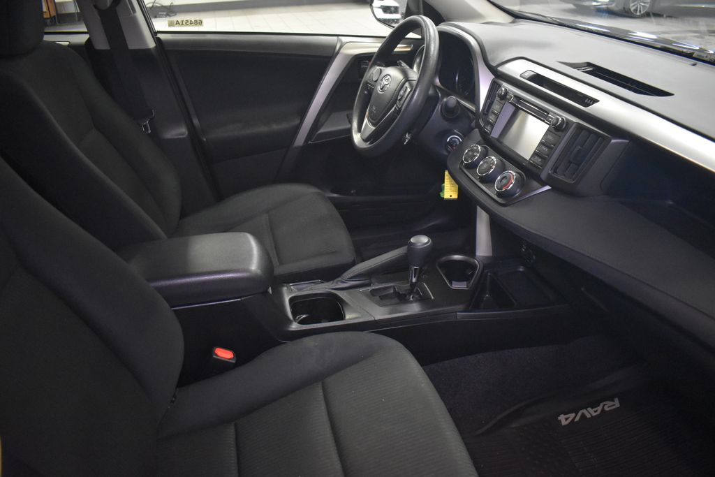 Thumbnail: 2018 Toyota RAV4 - 31