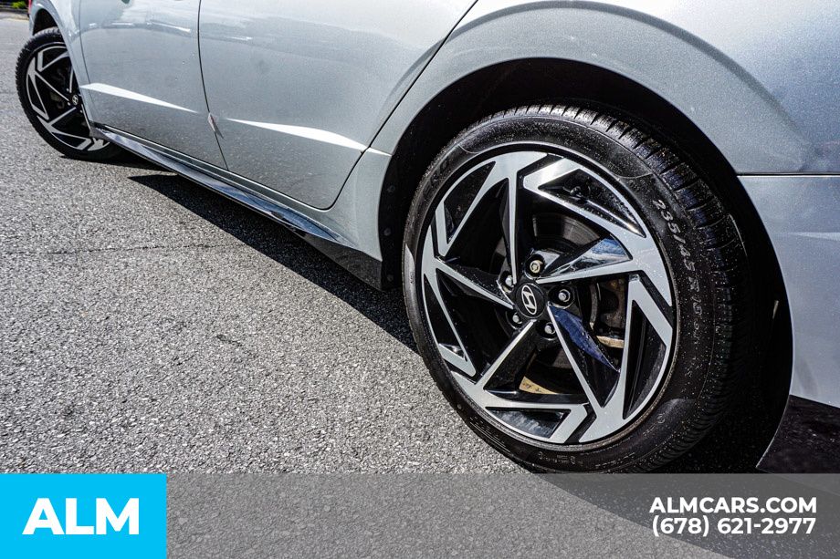Used 2024 Silver Hyundai SEL image 16
