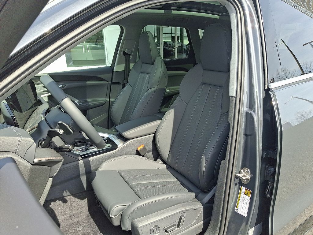 Thumbnail: 2026 Audi Q5 - 10