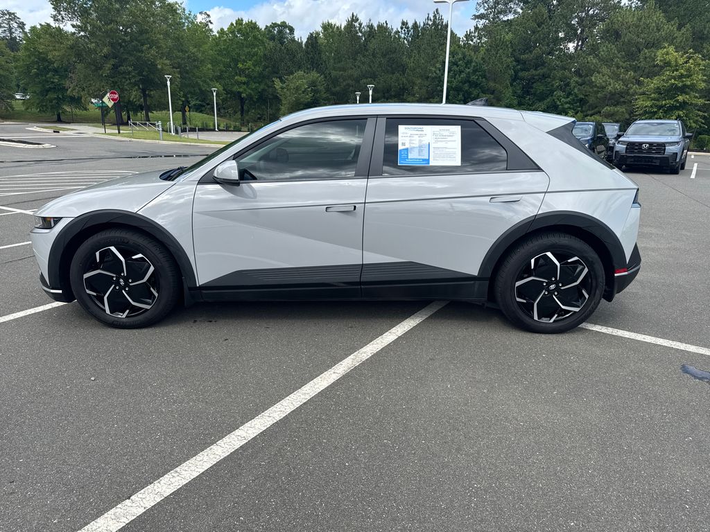Used 2024 Gray Hyundai SEL image 4