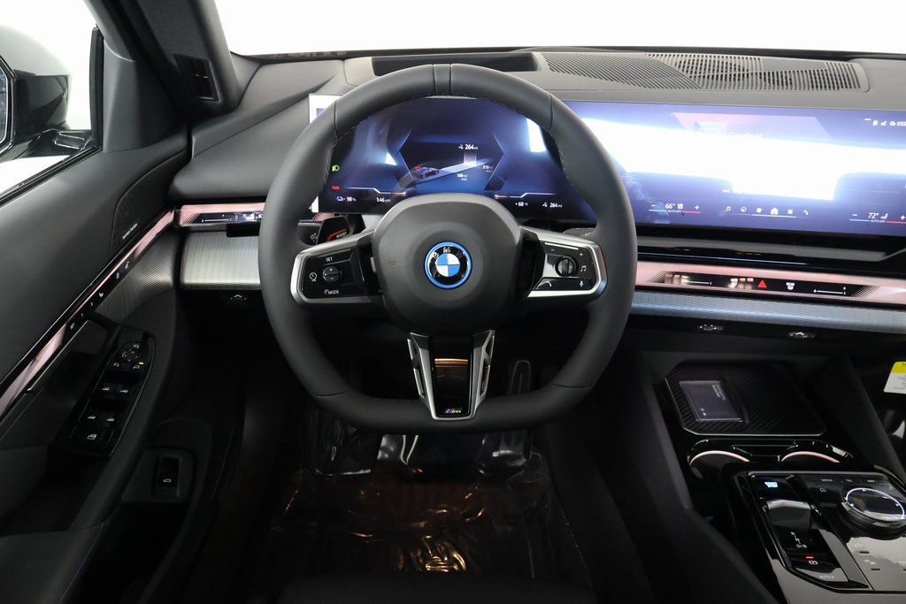 Thumbnail: 2026 BMW i5 - 3