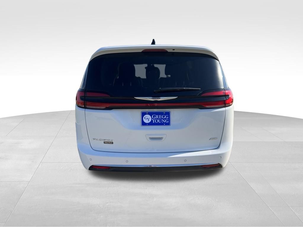 Used 2023 Chrysler Pacifica Van