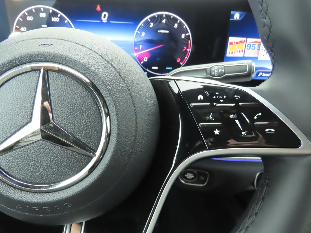 Thumbnail: 2026 Mercedes-Benz GLE - 12