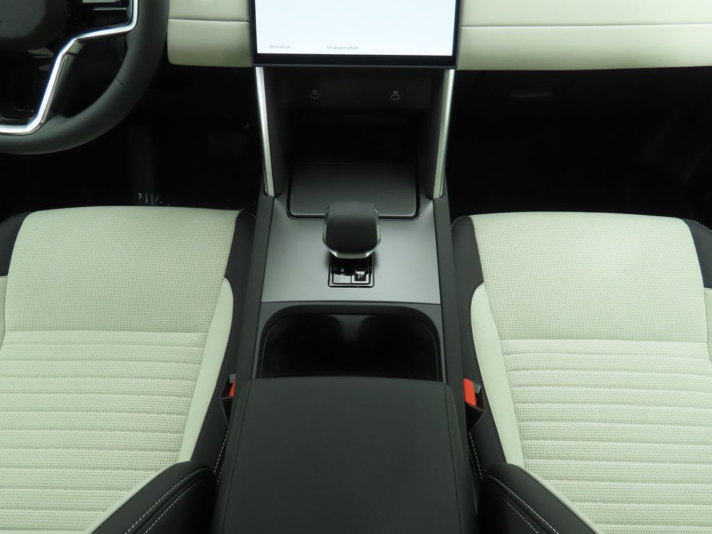 Thumbnail: 2025 Land Rover Discovery Sport - 16