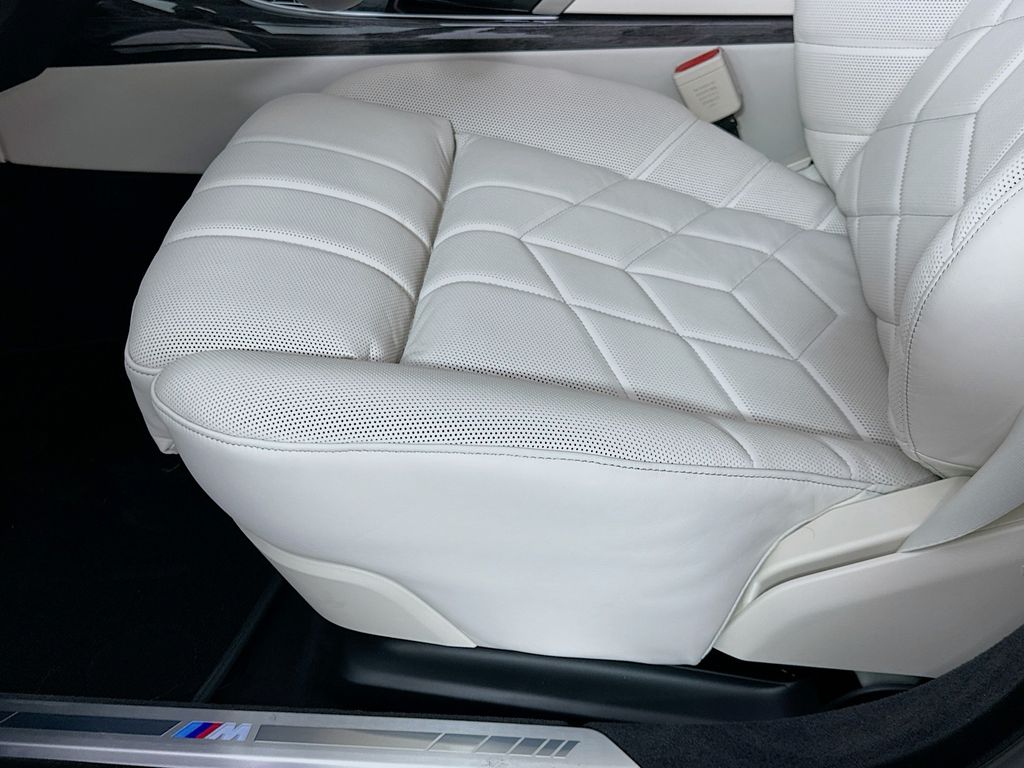 Thumbnail: 2026 BMW i7 - 21