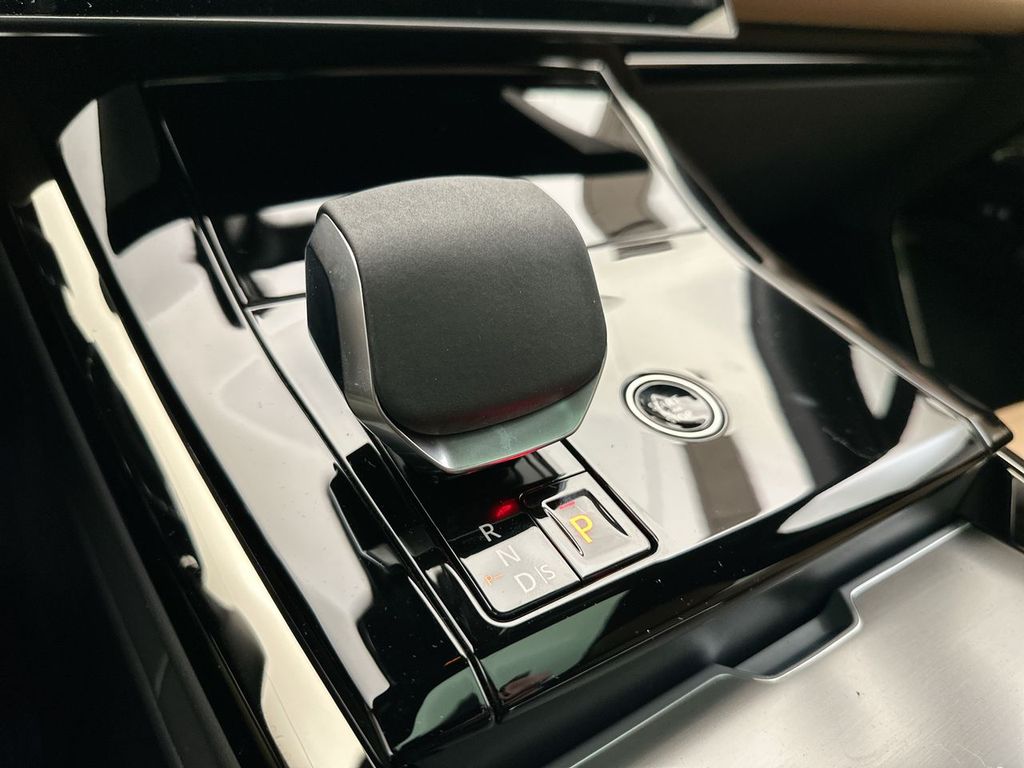 2025 Land Rover Range Rover Sport SE Dynamic 12