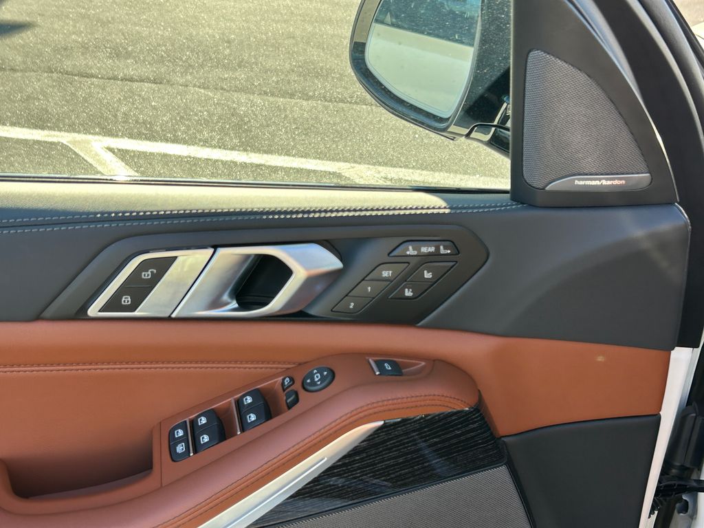 Thumbnail: 2026 BMW X7 - 12