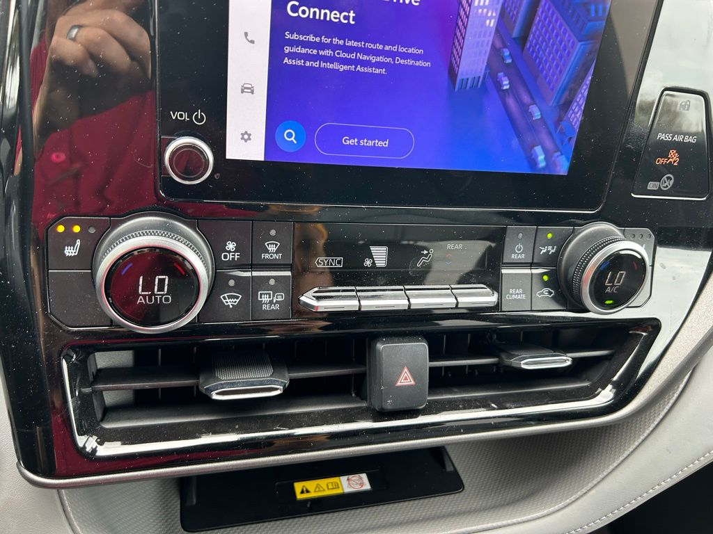 Thumbnail: 2023 Toyota Highlander - 27