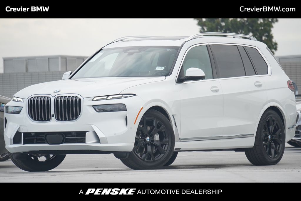 2025 BMW X7 xDrive40i Hero Image