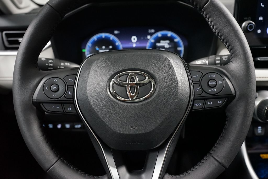 Thumbnail: 2025 Toyota RAV4 - 12