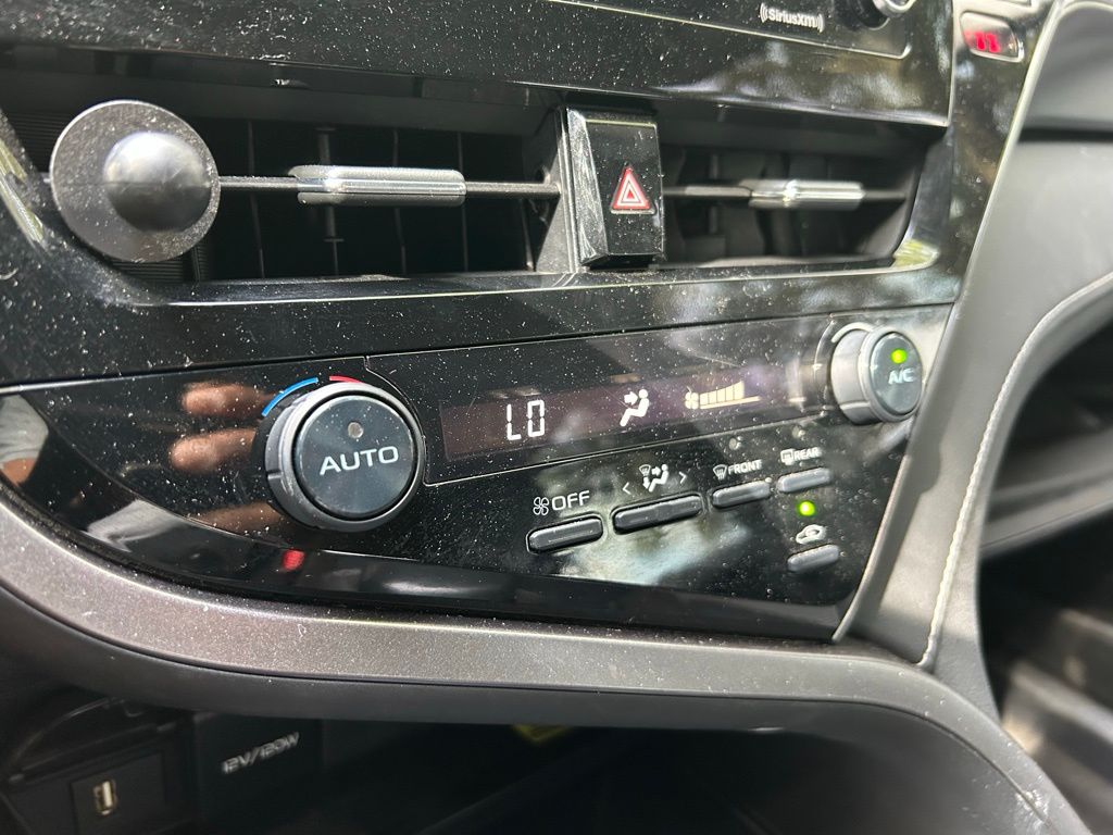 2021 Toyota Camry SE 19