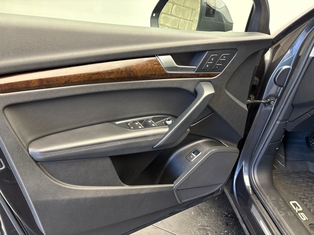 Thumbnail: 2020 Audi Q5 - 4