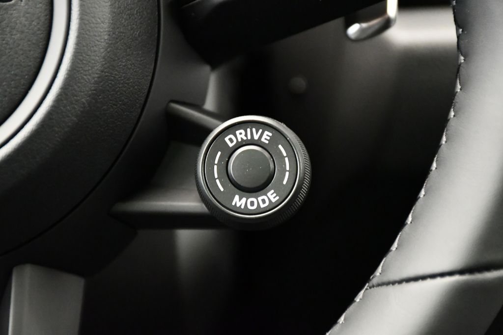 Thumbnail: 2026 Porsche Macan - 29