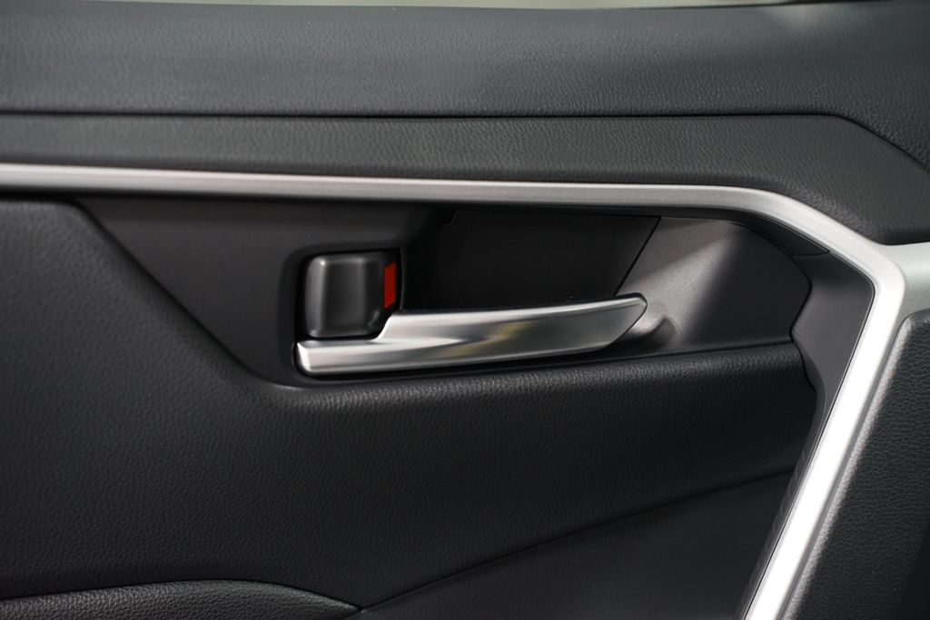 Thumbnail: 2025 Toyota RAV4 - 32