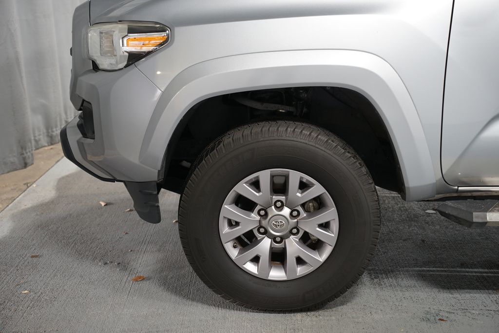 Thumbnail: 2019 Toyota Tacoma - 5