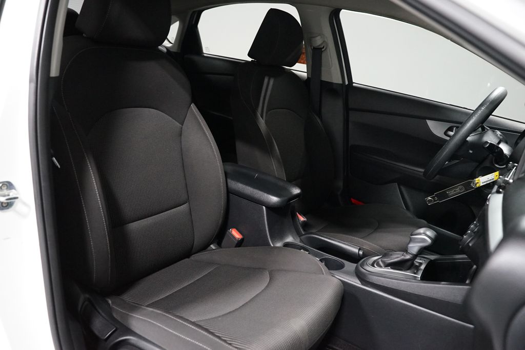Thumbnail: 2021 Kia Forte - 24