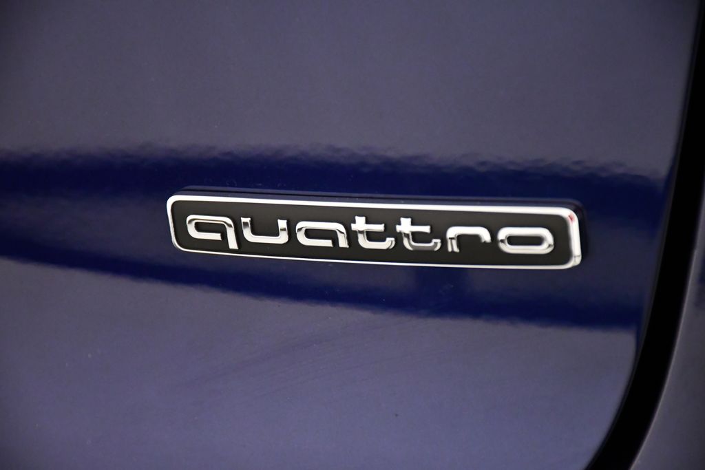 Thumbnail: 2022 Audi Q4 e-tron - 10