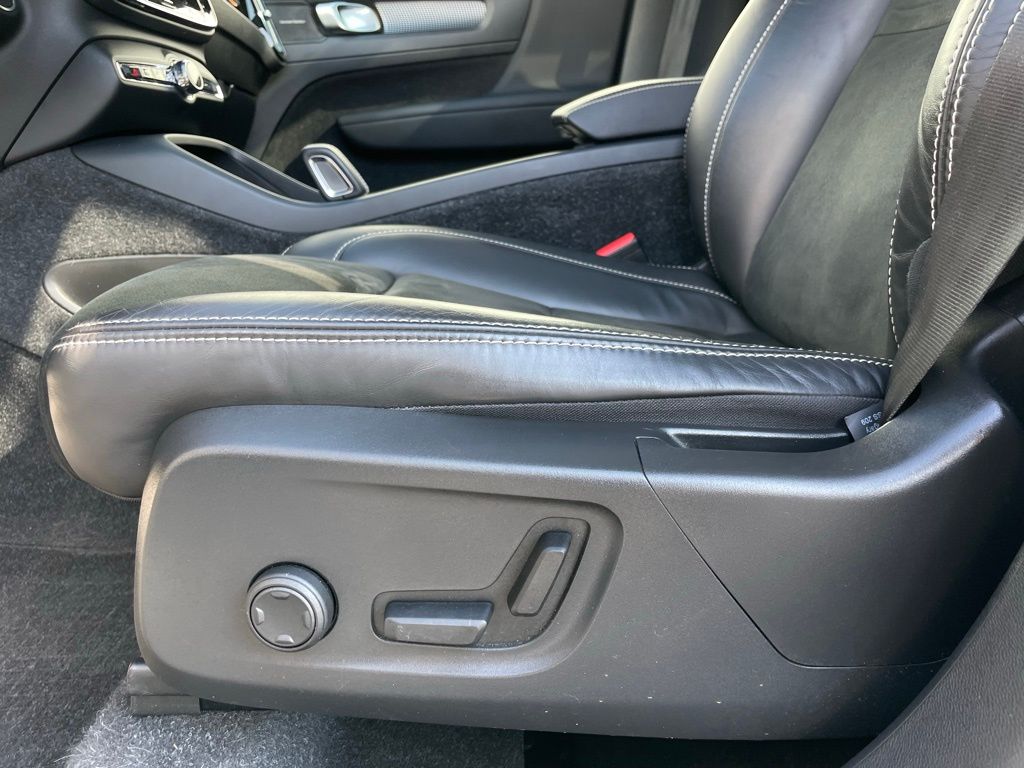 Thumbnail: 2021 Volvo XC40 - 24