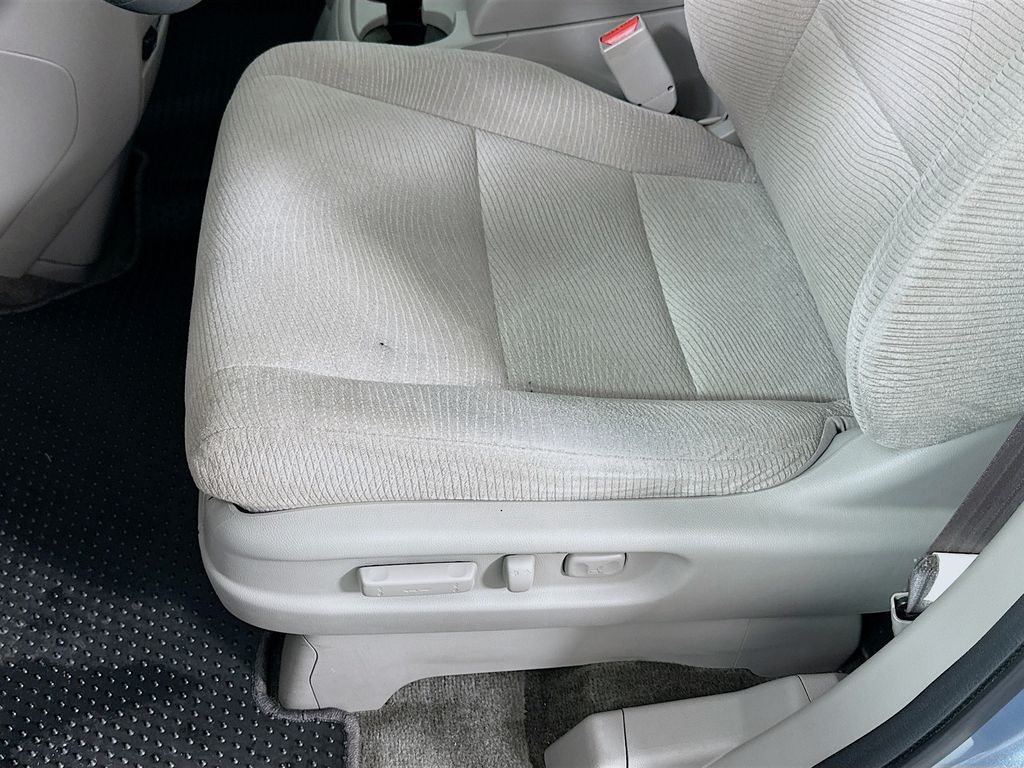 Thumbnail: 2011 Honda Odyssey - 18