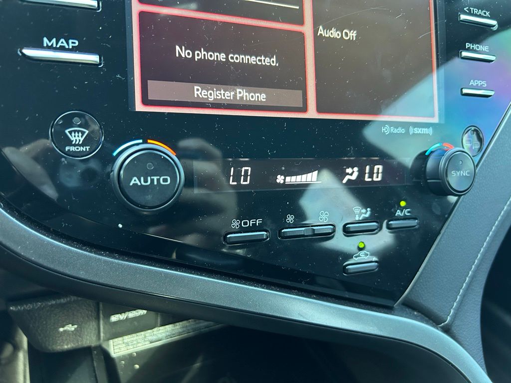 2020 Toyota Camry SE 26