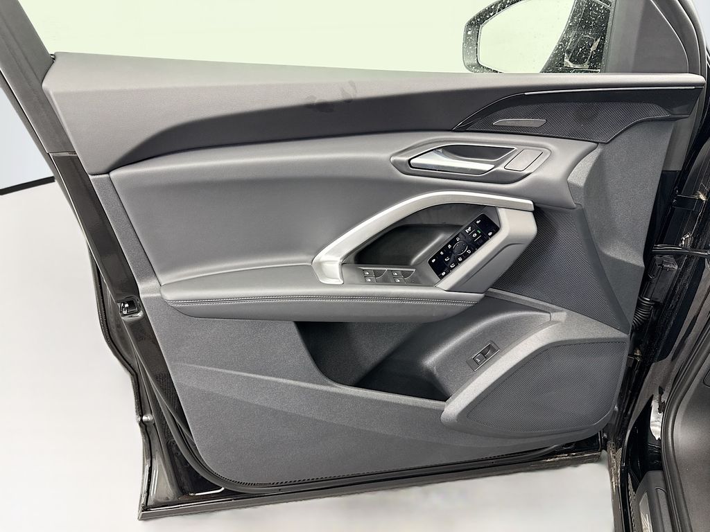 Thumbnail: 2025 Audi Q5 - 24