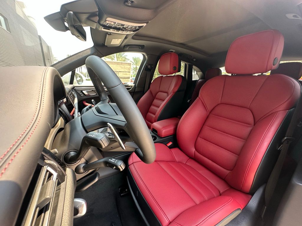 Thumbnail: 2026 Porsche Macan - 5