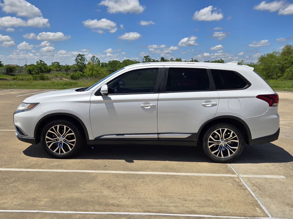 2017 Mitsubishi Outlander SE - 6