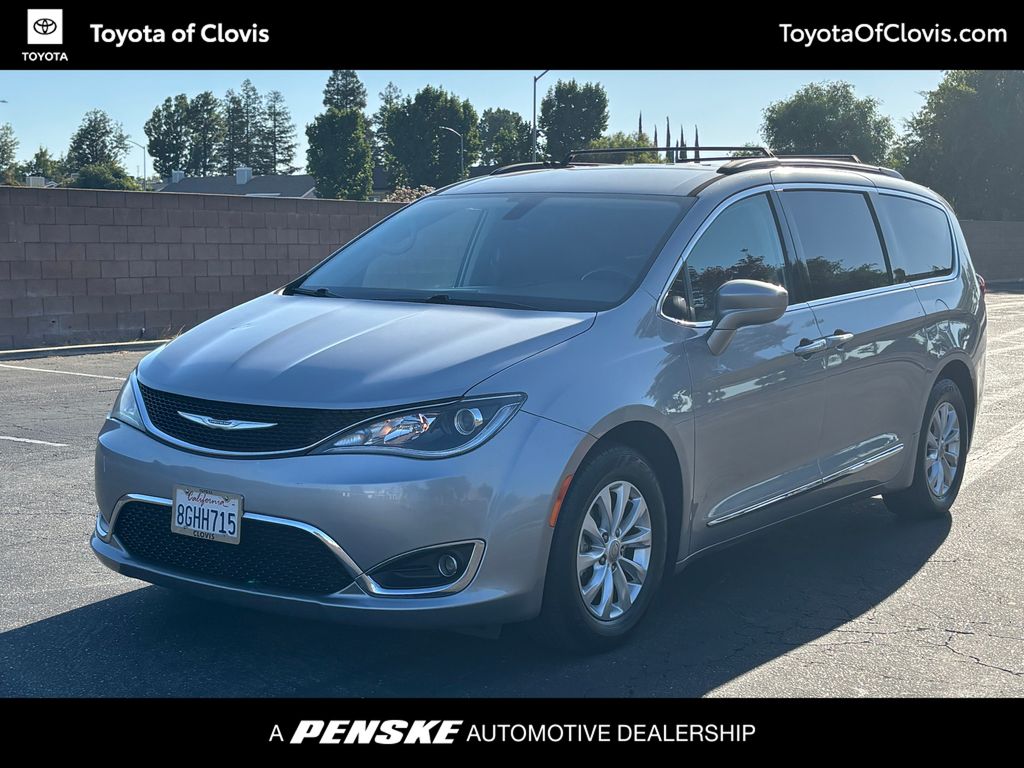 2017 Chrysler Pacifica Touring L -
                  Clovis, CA