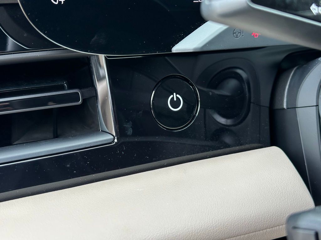 Thumbnail: 2023 Porsche Taycan - 29