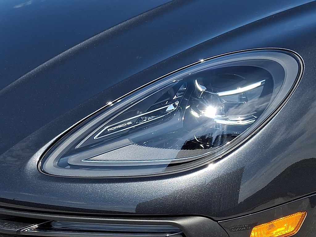 Thumbnail: 2026 Porsche Macan - 12