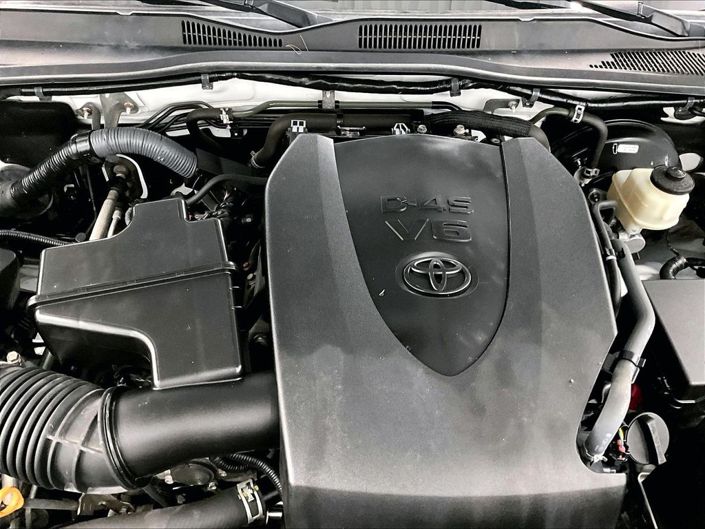 2017 Toyota Tacoma — photo 32