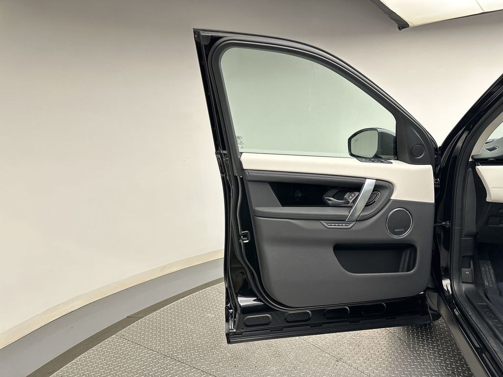 2024 Land Rover Discovery Sport S 12