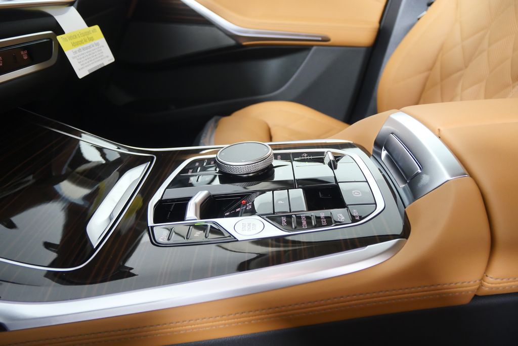 Thumbnail: 2026 BMW X7 - 23